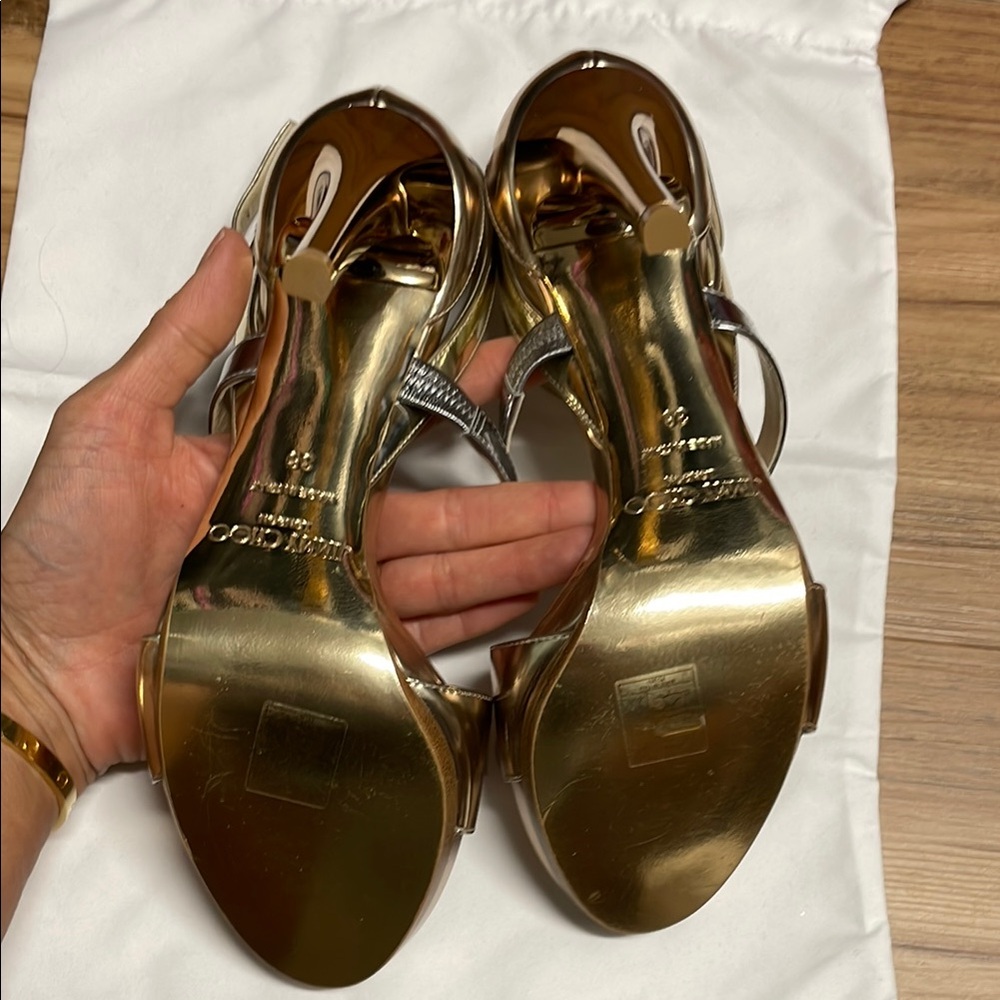 Jimmy Choo Gold Heels with Stiletto Elegance - Picture 3 of 8